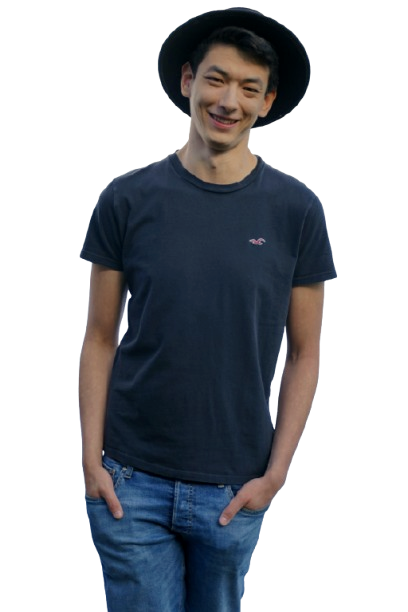 Jannik Röhrig lächelnd mit Hut